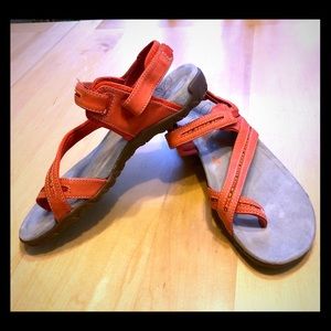 Never worn Merrell select fresh sandals